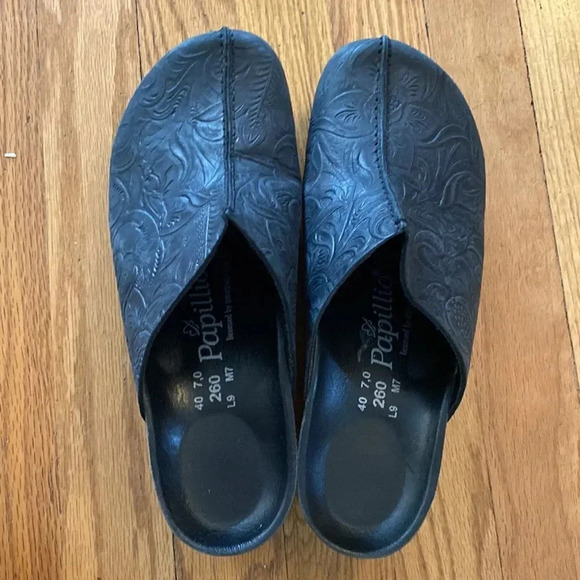 Papillion sz 40 or US 9 black embossed floral black leather great pre owned cond - Picture 3 of 9